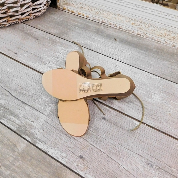 BRAND NEW-FOREVER 21 FAUX LTHR GLADIATOR SANDALS**Priced to Sell** - Picture 4 of 4
